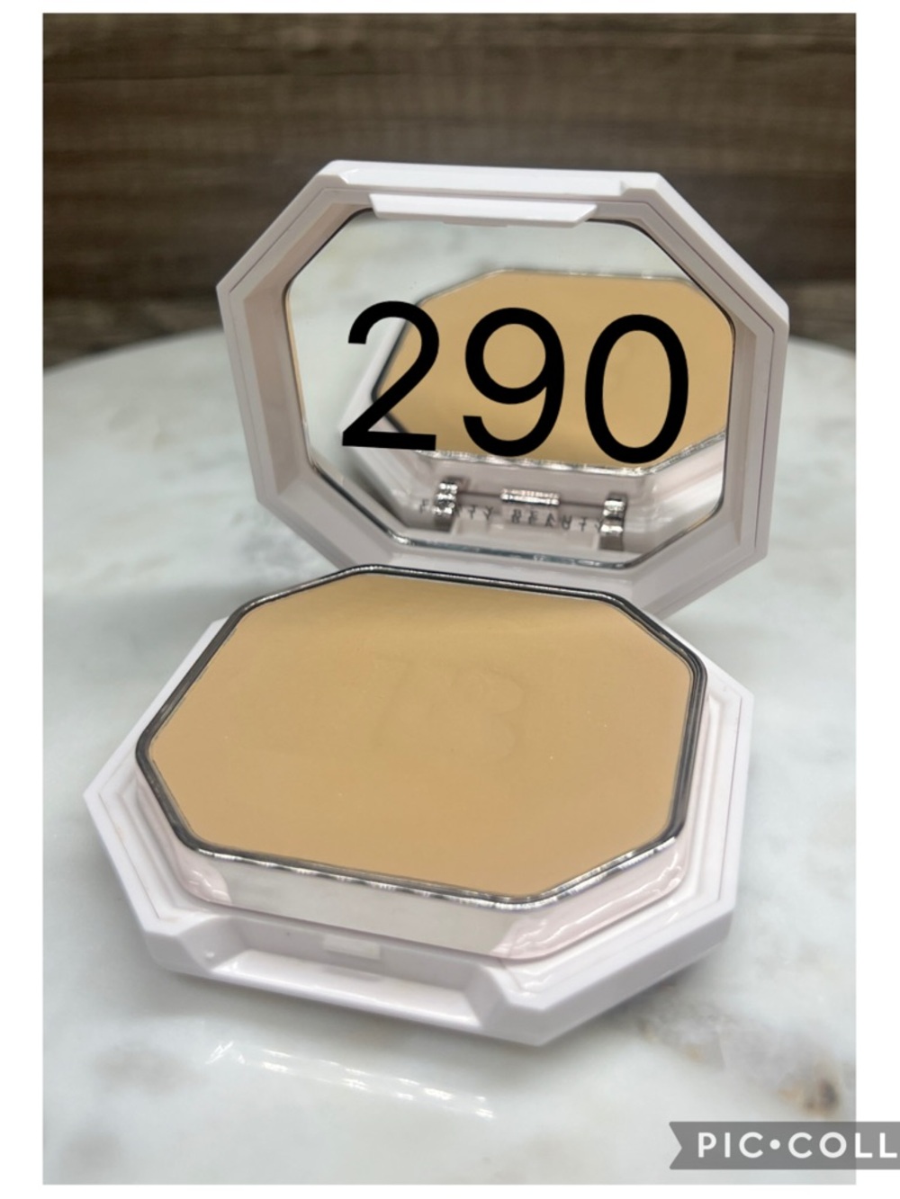 Fenty Beauty Pro Filt’r Soft Matte Powder Foundation -290